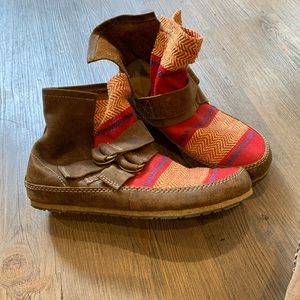 Sorel casual slip on shoes